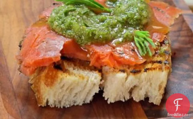 Molid vindecat Gravlox cu molid Pesto Crostini