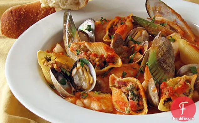 Coji de paste umplute cu Chorizo și scoici în sos Cioppino
