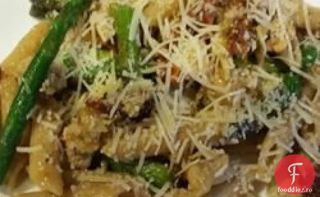 Penne de pui cu sparanghel, roșii uscate la soare și inimi de anghinare