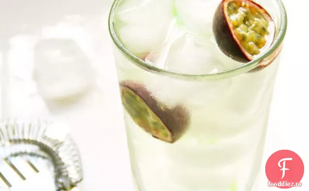 Thai Busuioc Infuzat Passionfruit Collins