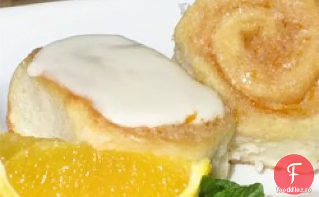 Rulourile de portocale ale bunicii cu glazură de brânză cremă de portocale