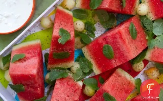 Salată de pană de pepene verde cu pansament Feta cu zară