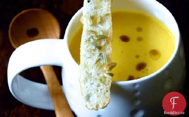 Supă Mătăsoasă De Dovlecei Și Parmezan