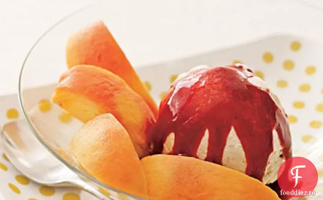 Piersici Cu Sos De Fructe De Padure