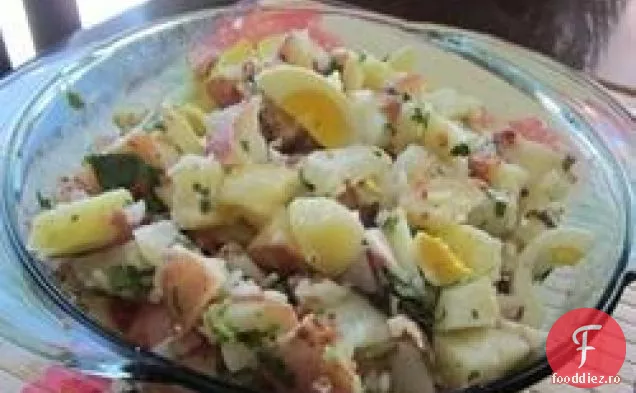 Salată de cartofi prăjiți cu vinetă balsamică-slănină