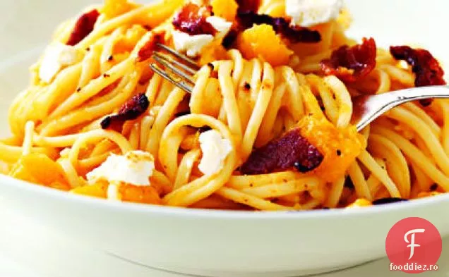 Linguine cu dovlecei, slănină și brânză de capră