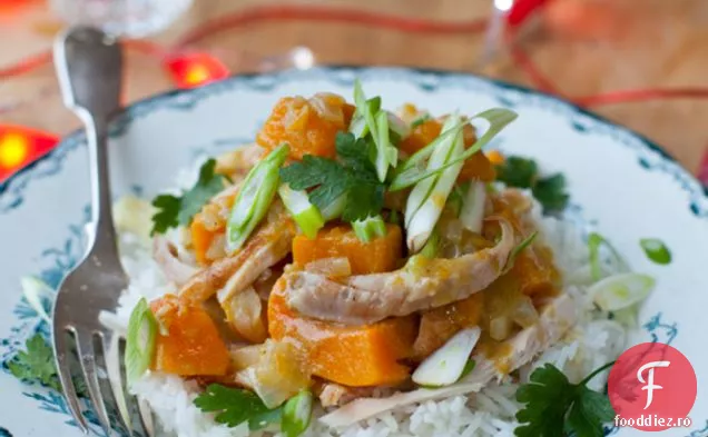 Resturi De Curcan Și Dovlecei Curry Verde Thailandez