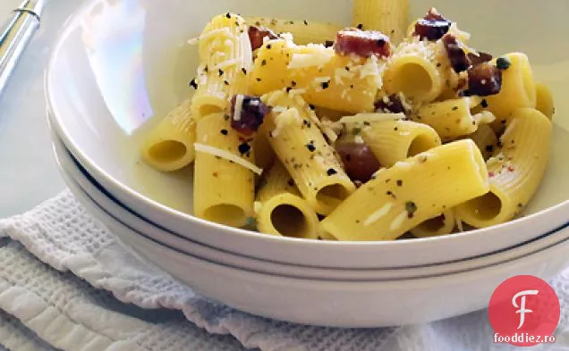 Rigatoni Carbonara cu Guanciale