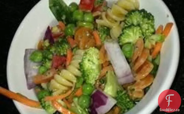 Salata de Paste colorate a lui Hope
