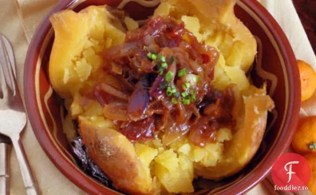 Rutabaga la cuptor cu Confit de ceapă condimentată marocană