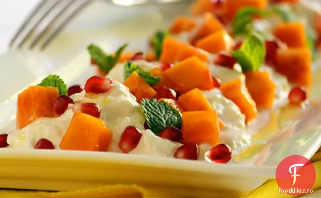 Burrata cu caqui Fuyu, rodie și mentă