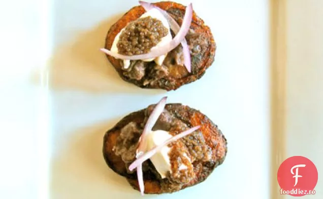 Pătlagine cu Caviar și piure de fasole neagră