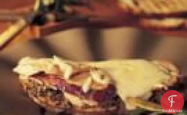 Sandwich De Curcan Cu Tapenadă Și Fontină