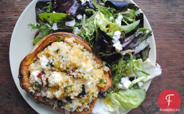 Bărci De Dovleac Cu Salată De Quinoa