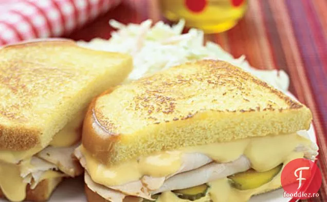 Brânză la grătar, curcan și murături