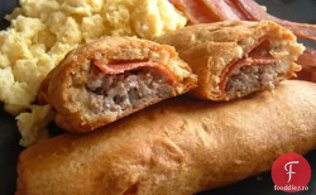 Rulouri De Semilună Cu Cârnați