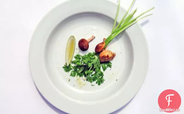 Salată de țelină și ciuperci Shitake cu lămâie și Parmigiano-Reggiano