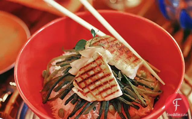 Miso-biban de mare glazurat cu fasole asiatică și castraveți murați