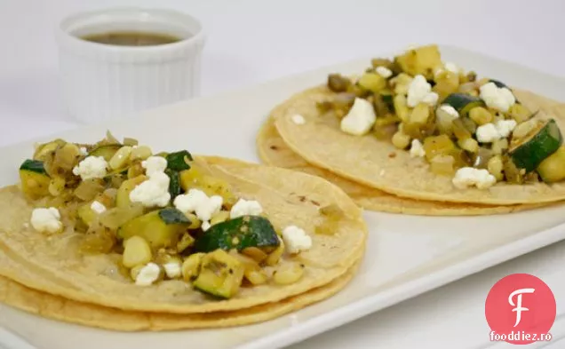 Tacos De Dovleac De Vară Cu Porumb Dulce Și Queso Fresco