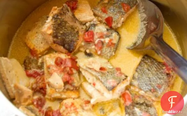 Somon Keta sălbatic din Alaska fiert la foc mic în lapte de cocos