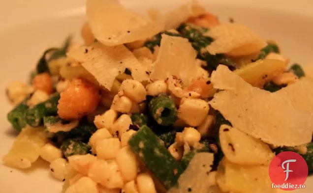 Salată De Vară Târzie Cu Porumb Dulce, Fasole Romano Și Macadamia