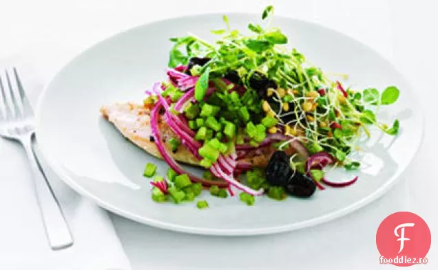 Paillard de pui cu salată de măsline negre și varză