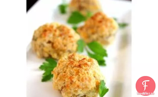 Aperitiv cu bile de cârnați de parmezan și pătrunjel