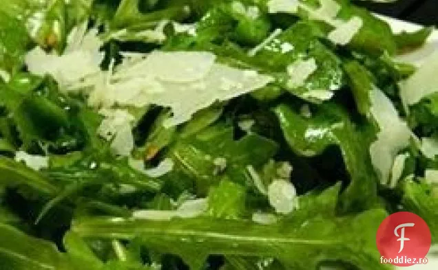 Salată de rachetă sălbatică (rucola) și parmezan