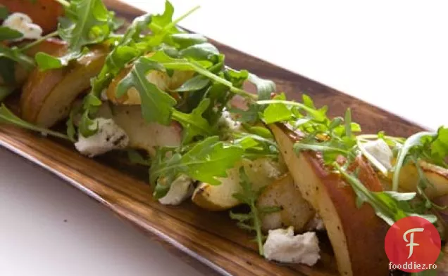 Supă Cremoasă De Soare De Porumb Cu Brânză De Lapte De Capră Și Crutoane