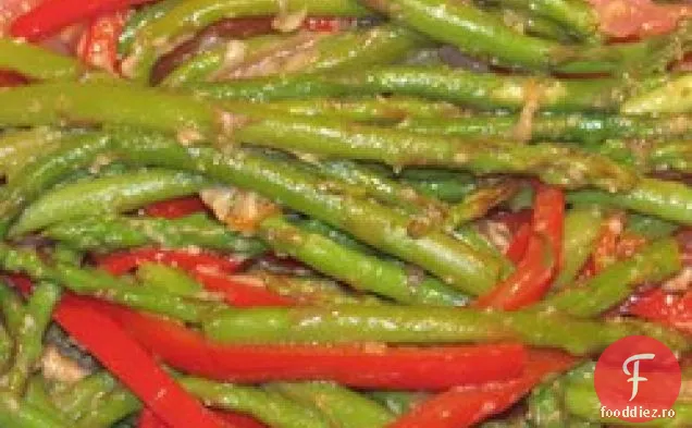 Sparanghel și ardei roșu cu oțet Balsamic