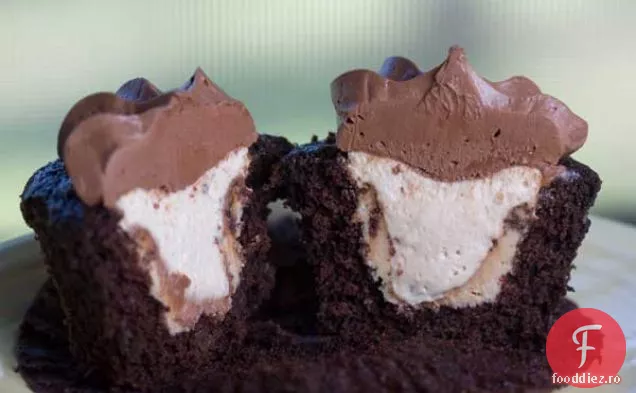 Cupcakes Cu Plăcintă Cu Unt De Arahide Cu Ciocolată