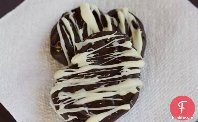 Covrigi Cu Unt De Arahide Acoperite Cu Ciocolată