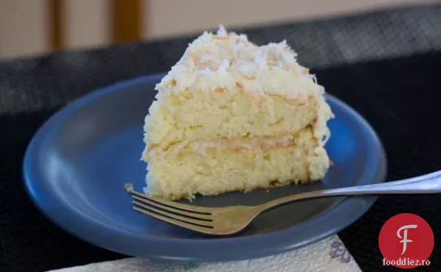 Tort De Nucă De Cocos Pentru Celebrarea Crinului Alb-Mic