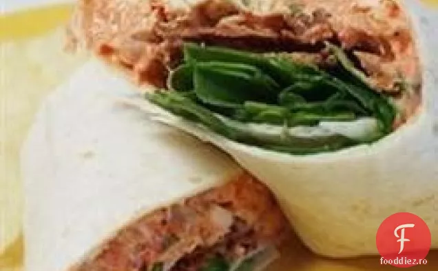 Sandvișuri cu salată de pui și ardei gras roșu