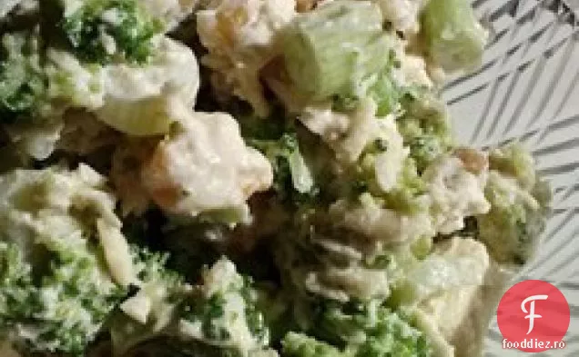 Salată De Broccoli De Pui