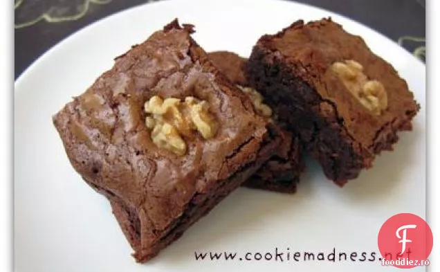 Un Pan Brownies (Triple-Ciocolată Fudge Brownies)
