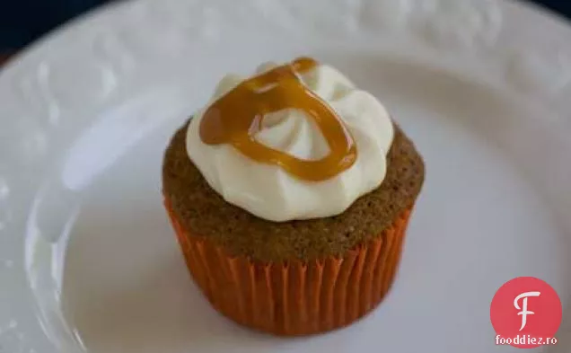 Cupcakes cu condimente cu glazură de brânză frișcă