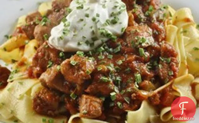 Porkolt (Tocană Maghiară) Făcută Cu Carne De Porc