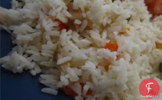 Pilaf de orez vegetal în aragazul de orez
