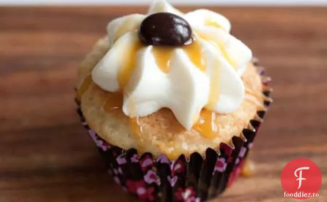Cupcakes latte cu Caramel de ciocolată albă pentru Ziua Națională a caramelului de ciocolată