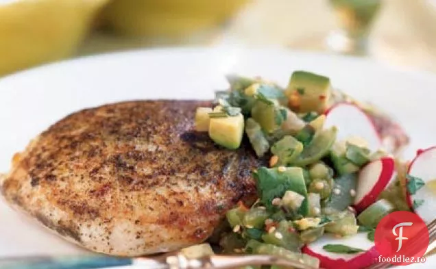 Pui fiert cu Salsa Tomatillo-Avocado