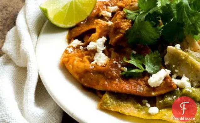 Chilaquiles cu salsa Ancho-tomatillo