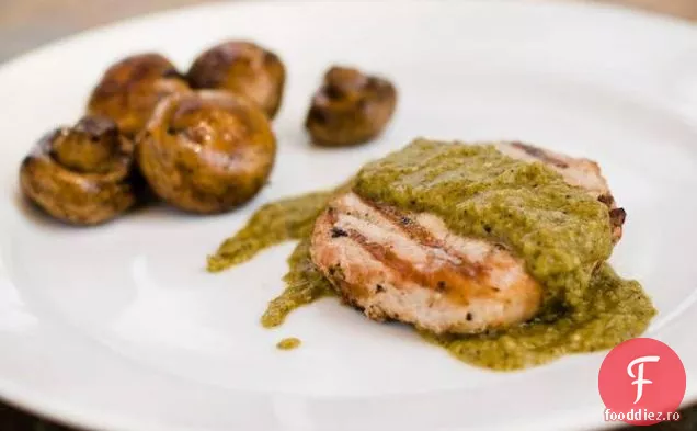 Cotlet De Porc Dezosat Cu Sos De Ardei Tomatillo Și Poblano