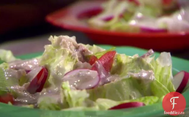 Salată ușoară cu sos cremos de Tomatillo prăjit
