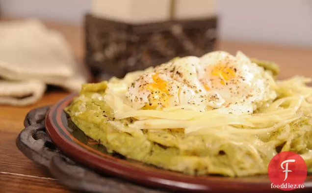Zece minute Avocado Tomatillo Chilaquiles