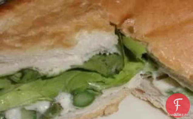 Sandwich cu sparanghel și parmezan de primăvară