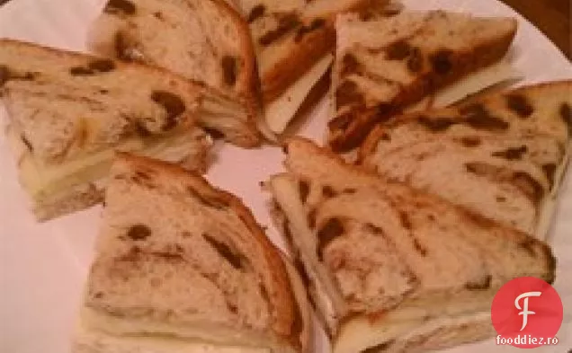 Sandvișuri cu ceai de scorțișoară și Havarti