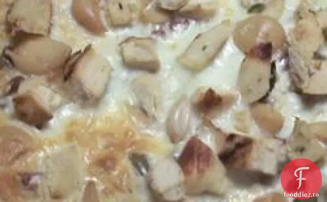 Pizza albă cu usturoi prăjit și măsline verzi