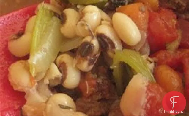 Mazăre cu ochi negri cu carne de porc și verdeață