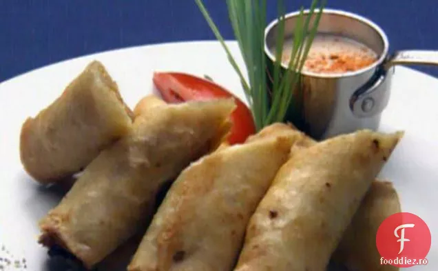 Taquito cu brânză Chorizo cu Salsa de mentă Tomatillo